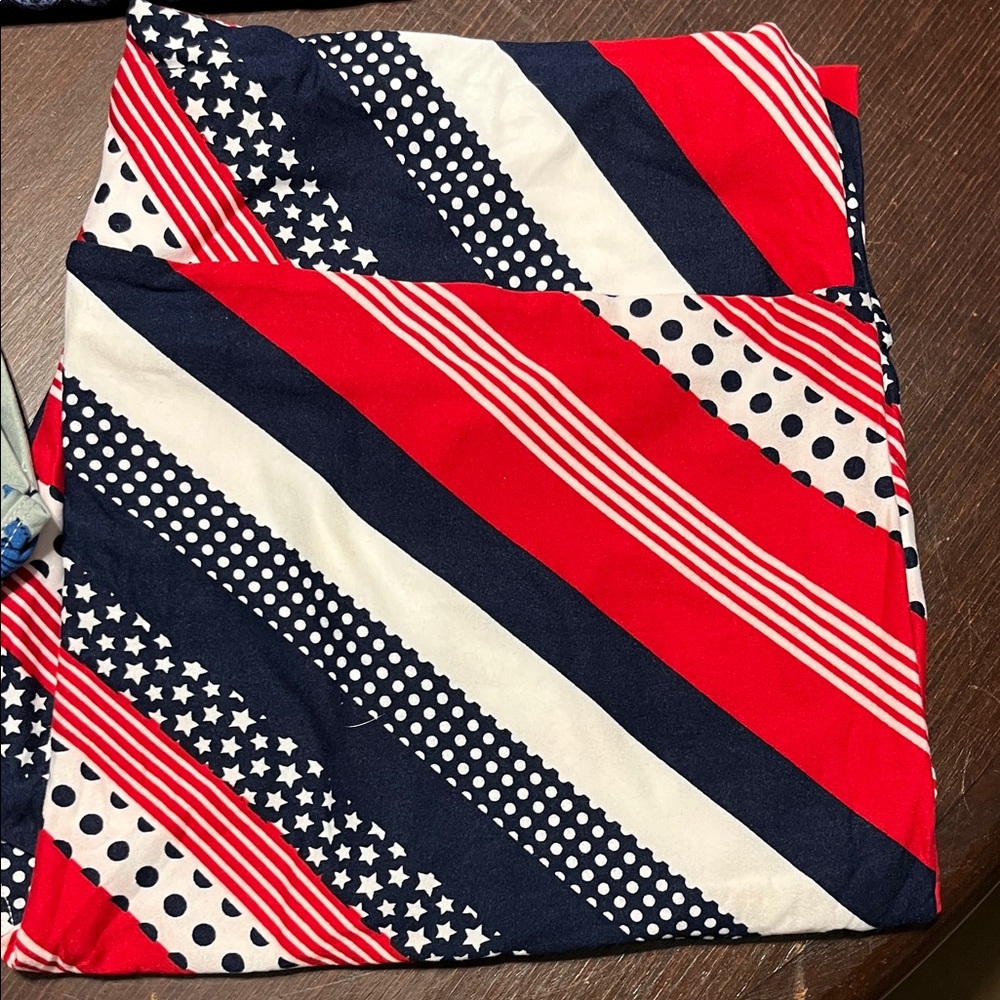 LuLaRoe Women's Leggings - Red, Blue, White set of 4 - Picture 5 of 6